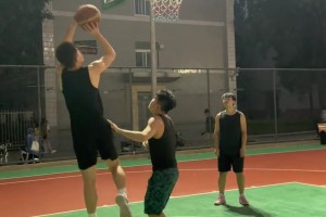 这篮筐邓肯来了不得原地退役啊😂😂😂