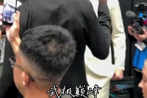 杨瀚森激动坏了！被开拓者以16顺位选中后与火箭新秀马鲁阿奇庆祝