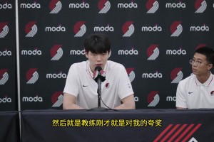 有姚氏幽默！杨瀚森调侃：下次我再来发布会 争取把旁边这位（翻译）踢走🤣