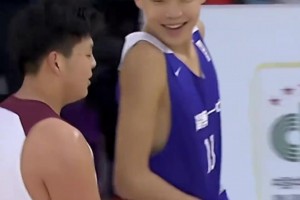 15岁杨瀚森参加耐高比赛：盖帽像姚明 长传像约基奇😍😍