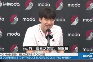 哈哈哈！杨瀚森魔性笑声火了：球迷调侃复刻当年猛龙小卡🤣