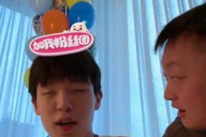 笑死！杨瀚森开直播调侃翻译：海洋大学 非常高端 自学英语🤣