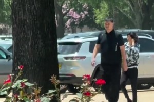 🤩姚明一家抵达休斯顿！