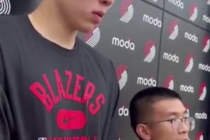 杨瀚森谈NBA的身体对抗：这边对抗很强硬，但比CBA更文明😂
