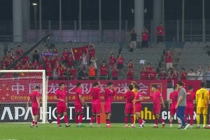👏尊重！韩国全队向中国球迷鞠躬谢场