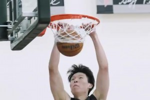 扣嗨了！杨瀚森训练高位策应和挡拆顺下空接 期待夏联首秀