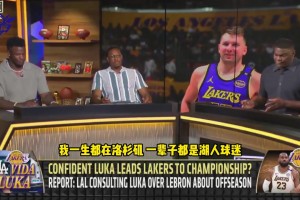 杨汉森在夏季联赛首次亮相，现场观众一片欢呼雀跃！