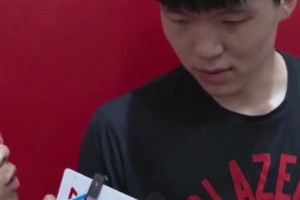 幽默！杨瀚森昨日采访：中午看我打比赛，刚好很下饭😂