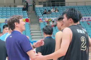 李月汝这英文这么流利，应该是杨瀚森学习的目标吧？
