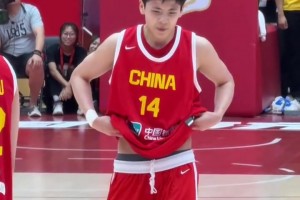 名场面！吴庆龙训话郭艾伦 后者不满！前者直言：你打的好啊！？