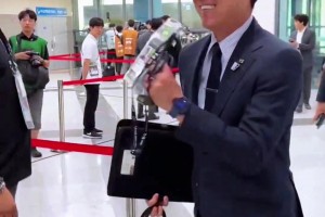 森保一在进场前被安保要求出示证件，不得不说脾气是真好🤣