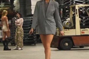 😍大长腿！苏菲-坎宁安娇媚制服入场 和球场上完全两个画风