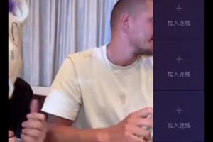 是真的爱马啊！😂约基奇在直播中展示自己收到的“ 马首”礼物