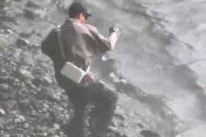 🤣搁这荒野求生呢？布克的冰岛旅行偷感十足