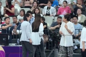 约基奇在中国发现塞尔维亚语，现场教学！