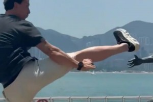 内马尔参加德州扑克比赛，你小子是准备不踢球改行当牌手啊🫠