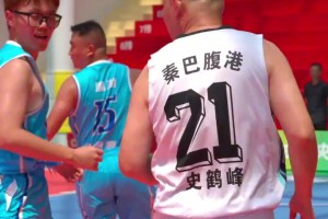 村BA也有父子同台！和詹姆斯父子不同的是这对相爱相杀😂
