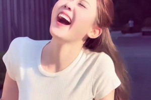 为我着迷！？云南玉昆女主持社媒留言：你也会为我啄米吧🤣