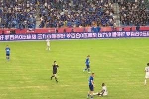 中甲赛场爆发激烈冲突！大连鲲城干倒支云球员，前者三人染红🫢