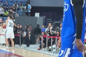杰伦-布朗这运球看起来有练啊，明显比以前娴熟了😂