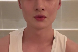 王哲林晒自拍：组合深圳海陆篮球俱乐部20周年生日快乐