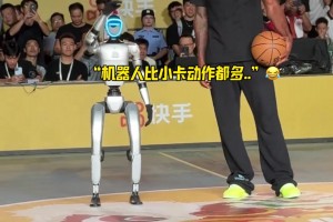 碰上真机器人了！小卡中国行单挑机器人 场面一度有点尴尬😂