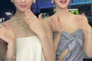 😊金佳悦与闺蜜一起跳手势舞：美女+美女=美女²？