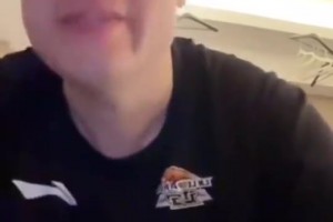 官宣退役了！此前韩德君在直播间落泪回应：我的巅峰期已过😭