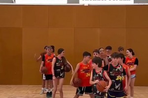 乔丹还是赢了老詹！😂NBA超巨2选1，看看孩子们都怎么选