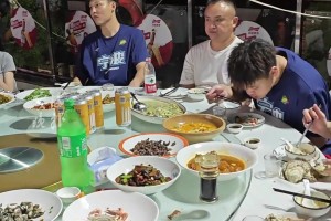 浙BA 温州vs舟山，上篮卡篮脖子上了，尴尬 ...