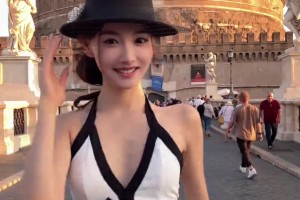 穿着长裙转圈！美女主播金佳悦的转场视频：能不能敲响你的心门~
