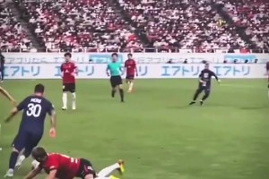 被晃到腰疼！日本球员忽视了梅西原地摆脱能力😱