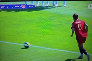 这球真漂亮！陈睿琳任意球破门，U17女足1-0挪威