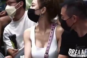 虽然戴口罩，但从眉眼间能看出，这些台妹球迷应该颜值都很高😍