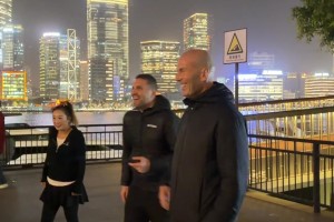 齐达内：原来中国会踢的都在这里😂