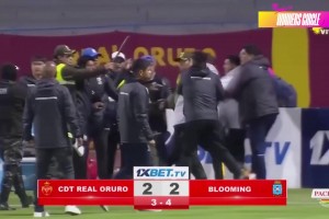 仇人相见杀疯了！两队杯赛群殴17人染红 联赛再遇10-1血洗对手