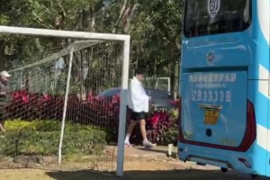 即将官宣❓️直播吧记者直击海南：毕津浩李昂随大连英博参加冬训