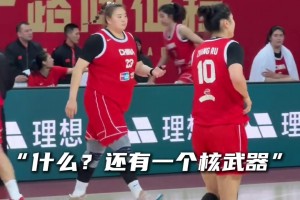 太温馨了！老詹头一家模仿老詹笑不活了😂