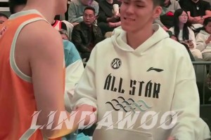 🙈你俩不对劲！昨晚庞峥麟突然对胡明轩“深情一吻”