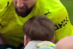 现场实拍🔥多纳鲁马跳进观众席，与球迷一起庆祝⚡